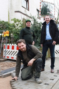  (von links): Jonathan Haeger (kniend); Ruben Wächter; Mathias Dreimann (Foto: Agentur für Arbeit Detmold)