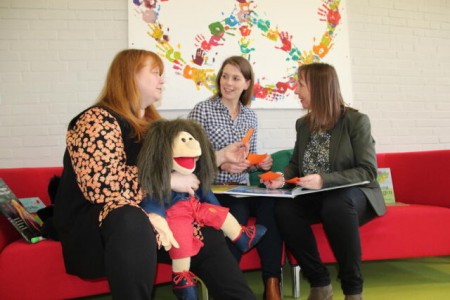 Bettina Papenmeier, Kerstin Grimmek und Kerstin Plischka (v.l.) wollen gemeinsam Strategien entwickeln und eine Fachberatung für Kinder- und Jugendschutz vor Ort etablieren. Foto: Kreis Lippe