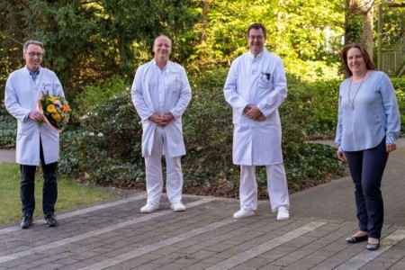 (v.l.): Prof. Dr. Gero Massenkeil, PD Dr. Matthias Kapischke, Prof. Dr. Axel von Bierbrauer und Maud Beste