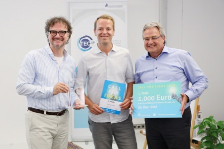  v. l. Prof. Dr. Rüdiger Kabst (Leiter des TecUP), Maximilian Fleitmann (Gewinner des CALL FOR IDEAS 2019) und Karl-Heinz Rawert (Vorstand VerbundVolksbank OWL eG). Foto: (TecUP)
