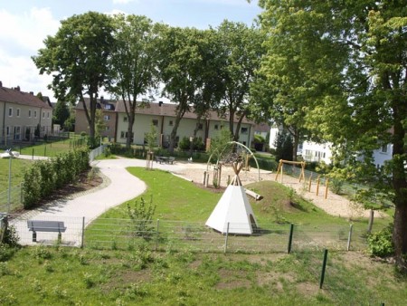 Der zentral gelegene Spielplatz des Quartiers (Foto: Joshua Eulitz)