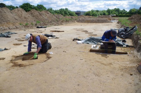 Die Archäologen bei der Arbeit. Foto: Archäologie am Hellweg eG/Küting