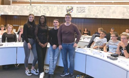 Das Sprecherteam: Viola Babic, Sarah Alawuru, Felix Schmidt und Florian Wernitz (v.l.).Foto: Stadt Gütersloh