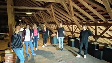 Zum Aufbau der Ausstellung trafen sich die Studierenden erstmalig. Foto: LWL