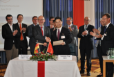 Händeschütteln_nach_Unterzeichnung