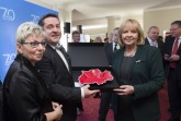 DEU, Deutschland, Germany, Detmold, 20.01.2017:
Festakt "70 Jahre Lippe in NRW" im Landestheater.

Geschenkübergabe durch Landrat Axel Lehmann