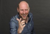 Sven Pistor lachend - Fotograf Jörg Dicke-2 (1)