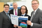 Freuten sich über die positive Entwicklung im Handel und bei den Dienstleistern: IHK-Vizepräsident Rainer Döring, IHK-Vizepräsident Holger Piening, IHK-Referatsleiter Marco Rieso und stv. IHK-Hauptgeschäftsführer Harald Grefe (v.l.)