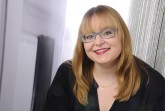 Was müssen Kleinunternehmerinnen bei Wachstum beachten? Steuerberaterin Melanie Lükewille gibt Tipps.