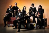 …die >Blues Company< aus dem benachbarten Osnabrück >feat. The Fabulous BC Horns & the Soul Sistaz< mit knackigem Chicago-Blues, blitzenden Gitarrensoli, anrührenden Balladen, einer Prise Soul und wiegenden Jazz-Grooves, sowie…