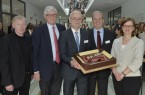 Bild v. l.: Alfred Nieuwenhuizen (Architekt des Architektenbüros Staab Architekten GmbH), Rainer Lührs (Geschäftsführer Dr. Oetker International für die Bereiche Marketing und Forschung und Entwicklung), Dr. Claus Günther (Hauptabteilungsleiter Forschung und Entwicklung Dr. Oetker Deutschland), Hans-Wilhelm Beckmann (Sprecher der Geschäftsleitung Dr. Oetker Deutschland), Doris Abeln (Geschäftsleitung Dr. Oetker Deutschland)