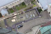 Niklas Hodel, Mitarbeiter des Museums in der Kaiserpfalz, hatte Gelegenheit, die Baustelle aus der oberen Etage des Domturms zu fotografieren: Mit dunkelbraunem Holz verkleidet zeigt sich die karolingische Pfalzanlage.
Foto: LWL/N. Hodel