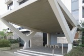 Das Portal mit der geneigten Deckplatte auf schräg gestellten Betonpfeilern.Foto: LWL/Herden-Hubertus