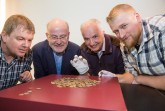 Herrausragender Hortfund von über 100 Silbermünzen in Kalkriese. Foto: Swaantje Hehmann