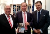 v. l.: Prof. Dr. Wolfgang von Stetten, Honorarkonsul Litauens in Baden-Württemberg, S.E. Botschafter der Republik Litauen Deividas Matulionis, und Koordinator der Neuauflage Pastor Miroslav Danys, Mitglied des litauischen Seimas-Ausschusses zur Vorbereitung des Vydunas-Jahres 2018
