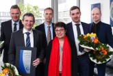 Preisverleihung ZukunftErfindenNRW (v. l.): Prof. Dr.-Ing. Elmar Moritzer, Prof. Dr. Thomas Tröster, Alfred Schillert, Prof. Dr. Birgit Riegraf, Simon Pöhler und Mattias Körner.Foto: Universität Paderborn, Johannes Pauly