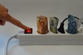 Auch schaltbare Steckdosenleisten oder Stecker helfen mit dabei, die Stromkosten zu verringern und einen kleinen Beitrag für den Klimaschutz zu leisten.