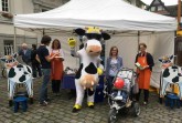 Lotte-zu-Besuch-auf-dem-Wochenmarkt