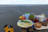 Lecker und lehrreich: Zum 8. Welterbe-Geburtstag organisieren Die Nordsee GmbH und die Nationalparkverwaltung Niedersächsisches Wattenmeer erstmalig eine Kombination aus Frühstück und Wattwanderung. Foto: Die Nordsee GmbH
