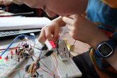 Wer jetzt Lust hat zwei spannende und interessante Tage mit Technik und Kreativität zu verbringen, der kann sich einfach per Online-Formular anmelden.
