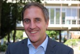 Prof. Dr. Timm Albers von der Universität Paderborn leitet die Studie zum Bundesprogramm Kita-Einstieg.