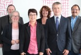 (v.l.n.r.) Prof. Dr. Peter F. E. Sloane, Uni-Vizepräsidentin Simone Probst, Prof. Dr. Birgit Riegraf, Vizepräsidentin für Lehre, Studium und Qualitätsmanagement, Prof. Dr. Caren Sureth-Sloane, Dekanin der Fakultät für Wirtschaftswissenschaften, Prof. Dr. Hubert Ertl und Prof. Dr. H.-Hugo Kremer.Foto (Universität Paderborn, Nina Reckendorf)