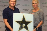 Große Ehre für die deutsche Pop-Queen. Die Sängerin Sarah Connor (links) erhielt am heutigen Freitag (07. Juli) vor ihrem Live-Konzert im GERRY WEBER STADION von Ralf Weber (CEO GERRY WEBER WORLD) den >Walk of Fame-Stern