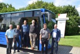 Gemeinsam für den Stadtverkehr Lage: (v.l.) Thorsten Paulussen, Technischer Beigeordneter der Stadt Lage; Willi Kulke, Museumsleitung LWL-Industriemuseum Ziegelei Lage; Uwe Friedrichsmeier, Stadt Lage; Will Wellhausen, Busunternehmer Stadt Lage;  Achim Oberwöhrmeier, Geschäftsführung KVG Lippe mbH und Christian Gaier, Teilnetzmanagement BVO Busverkehr Ostwestfalen GmbH