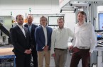 Auf dem Foto (V.l.n.r.): Sebastian Wassermann (Wassermann Technologie), Florian Grünewald (Wassermann Technologie), Professor Dr. Carsten Röcker (Institut für industrielle Informationstechnik), Dr. Lukas Galla (Bosch Rexroth) und Sebastian Büttner (Institut für industrielle Informationstechnik).
