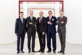 Die Geschäftsleitung der Miele Gruppe (v. l.): Dr. Stefan Breit (Technik), Dr. Markus Miele (Geschäftsführender Gesellschafter), Olaf Bartsch (Finanzen und Hauptverwaltung), Dr. Reinhard Zinkann (Geschäftsführender Gesellschafter), Dr. Axel Kniehl (Marketing und Vertrieb).