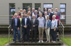 Im Kreis Höxter beteiligten sich 14 interessierte Ortschaften an einem Wettbewerb, bei dem eine externe Jury, bestehend aus Vertretern aus Wissenschaft, Wirtschaft, Verwaltung und der Zivil-gesellschaft, die eingereichten Unterlagen und innovativen Ideen begutachtete und bewertete.