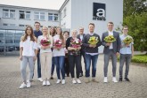 V.l.n.r.: Zoe Griffin und Ben-James McMahon (Azubi-Paten), Kristin Breder (Industriekauffrau), Heike Klug (Leitung Duales Studium), Sophie Wefelmeier (Duales Studium), Heidrun Baumgart (Ausbildungsleitung), Sophie Gößling (Industriekauffrau), Christian Schneider (Personalleitung), Alexander Dümke (Industriekaufmann), Dominik Dodt (Duales Studium), Florian Degner (Informatikkaufmann)