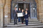 v.l.n.r.: Bürgermeister Michael Jäcke, Wilhelm Rohlfing (KlimaBündnis im Mühlenkreis e.V.), Barbara Brendel (KlimaBündnis im Mühlenkreis e.V.), Diana Berg (Klimaschutzmanagerin Stadt Minden), Lars Bursian (Beigeordneter für Städtebau und Feuerschutz Stadt Minden).