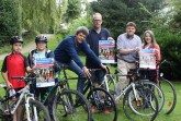 Freuen sich 29. Bürener Rad-Touren-Fahrt: v.l. Friedrich Sudendey, Lukas Neumann, Donald Welling, Radfüchse Büren, Torsten Hieke, Radfüchse Büren, Berthold Ackfeld, Vorsitzender Touristik-Gemeinschaft Bürener Land e.V. sowie Kerstin Salerno, Stadt Büren