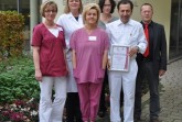 An der Zertifizierung des Wundzentrums waren Ärzte, Mitarbeiter des Pflegteams und die Qualitätsmanager beteiligt: Iris Schäfers, Dr. Stefanie Kleine, Bettina Krahn, Qualitätsmanagerin Gabriele Pfahlert, Dr. Hüseyin Töre und Dr. Jochen Bauer, Leiter des Qualitätsmanagements der KHWE (v.l.).