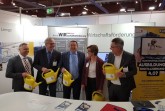 Hegen und pflegen die regionale Wirtschaft: Roland Thomas, Hans Hofste (Wirtschaftsförderer Bad Salzuflen), Landrat Dr. Axel Lehmann, Gudrun Kristen (Wirtschaftsförderin Lemgo) und Uwe Gotzeina (Wirtschaftsförderer Kreis Lippe).