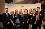IHK-Referent Maik Scholz-Gutknecht mit den sieben Bundesbesten Saskia Beerenkämper, Franziska Heil, Laura-Marie Holstein, Elisabeth Romer, Laura Finkemeyer, Viola Costanza und Robert Schoder aus Ostwestfalen (v. l.). Foto: DIHK / Schicke / Ebner