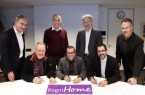 In Bethel unterzeichneten die sieben Gründungsmitglieder die Satzung des Vereins „KogniHome“: (v. l., vorne) Ralf Müterthies (Hettich, 3. Vereinsvorstand), Prof. Dr. Ingmar Steinhart (v. Bodelschwingsche Stiftungen Bethel, 1. Vereinsvorstand), und Dr. Thorsten Jungeblut (Universität Bielefeld, 2. Vereinsvorstand), sowie (v.l., hinten) Torsten Born (Steinel), Dr. Barthold Haase (Stiftung Eben-Ezer), Andreas Enslin (Miele) und Dr. Michael Schilling (Hella).Foto: Reinhard Elbracht