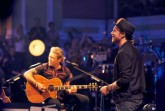 Zwei Vollblutmusiker im musikalischen Zusammenspiel: Johannes Oerding (rechts) wird als „Special Guest“ gemeinsam mit Peter Maffay live performen auf der Konzertbühne des GERRY WEBER STADION im Rahmen der „MTV Unplugged“-Tour am 25. Februar 2018. © Wolfgang Köhler
