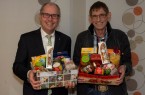 Paderborner Tafel: Weihnachten in Würde für alle: Hier kommt jeder Cent an, für Menschen gleich nebenan: Landrat Manfred Müller (links im Bild) und Uwe Hoffmann bitten auch in diesem Jahr um Päckchen für Bedürftige
Foto: Amt für Presse- und Öffentlichkeitsarbeit, Kreis Paderborn, Anna-Sophie Schindler