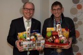 Paderborner Tafel: Weihnachten in Würde für alle: Hier kommt jeder Cent an, für Menschen gleich nebenan: Landrat Manfred Müller (links im Bild) und Uwe Hoffmann bitten auch in diesem Jahr um Päckchen für Bedürftige

Foto: Amt für Presse- und Öffentlichkeitsarbeit, Kreis Paderborn, Anna-Sophie Schindler