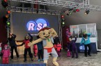 YOKI AHORN -das Maskottchen der Ahorn Hotels & Resorts- bei der Skigymnastik