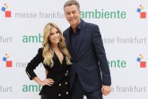 Unternehmerin, Moderatorin, Model und Designerin Sylvie Meis entdeckt mit Detlef Braun, Geschäftsführer der Messe Frankfurt, die neuesten Wohn-Accessoires auf der Ambiente 2018. Foto: © Ambiente Messe Frankfurt