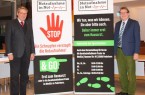„Notaufnahme in Not“ –  Dr. Ulli Polenz (links im Bild) von der Kassenärztlichen Vereinigung informierte in der jüngsten Sitzung der Kommunalen Gesundheitskonferenz über die Kampagne, rechts im Bild Michael Beninde, stellvertretender Leiter der KGK, Gesundheits- und Ordnungsdezernent der Paderborner Kreisverwaltung. Bildnachweis: Amt für Presse- und Öffentlichkeitsarbeit, Kreis Paderborn, Ulrike Sander