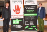 „Notaufnahme in Not“ –  Dr. Ulli Polenz (links im Bild) von der Kassenärztlichen Vereinigung informierte in der jüngsten Sitzung der Kommunalen Gesundheitskonferenz über die Kampagne, rechts im Bild Michael Beninde, stellvertretender Leiter der KGK, Gesundheits- und Ordnungsdezernent der Paderborner Kreisverwaltung. Bildnachweis: Amt für Presse- und Öffentlichkeitsarbeit, Kreis Paderborn, Ulrike Sander