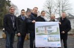 Freuen sich auf den Baubeginn der neuen Kieferorthopädiepraxis an der Bahnhofstraße: v.l. Markus Caspari, Architekt, Burkhard Schwuchow, Bürgermeister, Benedikt Verneuer mit seiner Frau Kerstin Wenker, Christian Thiele, Bauunternehmer sowie Michael Kubat, Wirtschaftsförderung Stadt Büren