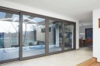 Das neue Hebeschiebetürsystem Schüco LivIngSlide erfüllt höchste Ansprüche an Komfort und Design und überzeugt durch Effizienz in Fertigung und Montage.Foto:  Schüco Polymer Technologies KG