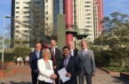 Vorne (v.l.n.r.): Prof. Dr. Anne Dreier (Rektorin FHM) und Michael Ackermann (Geschäftsführer Klinikum Bielefeld). Hinten (v.l.n.r.): Prof. Dr. Walter Niemeier (Dekan im Fachbereich Personal/Gesundheit/Soziales an der FHM), Prof. Dr. med. Michael Fantini (Leiter des neuen Studiengangs Physician Assistance), PD Dr. med. Martin Görner (Ärztlicher Direktor Klinikum Bielefeld), Prof. Dr. Richard Merk (Geschäftsführer FHM). © FHM Bielefeld