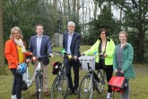 Freuen sich auf Viva Velo!, das dritte Radfest im Erfolgskreis-GT (von links): Anke Weinbrenner (Stadt Versmold), Michael Meyer-Hermann (Bürgermeister Stadt Versmold), Albrecht Pförtner (Geschäftsführer pro Wirtschaft GT), Martina Janßen (Stadt Versmold) und Christina Thüte (pro Wirtschaft GT).