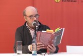 Wolfgang Bellmer arbeitet als Maler und Schriftsteller. Er schreibt Romane und Drehbücher. Drei davon sind auch für das ZDF (Soko Leipzig) verfilmt worden.